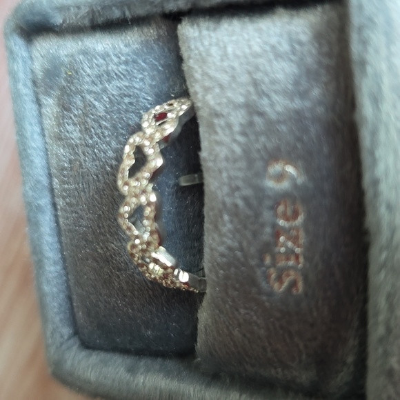 LUXE BRAND WOMEN'S FASHION JEWELRY SILVERTONE HEART RING SIZE 9 - Picture 5 of 9